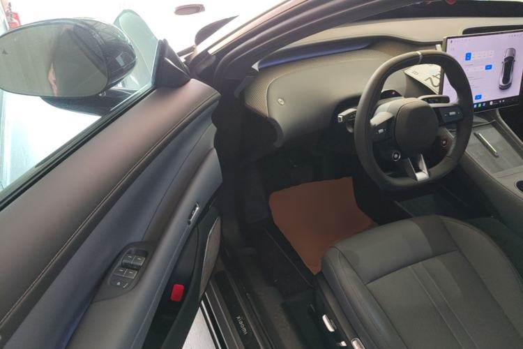 Used Xiaomi Auto YU7 2025 Ultra-Long Range High-Performance All-Wheel-Drive Max Edition Driver Seat