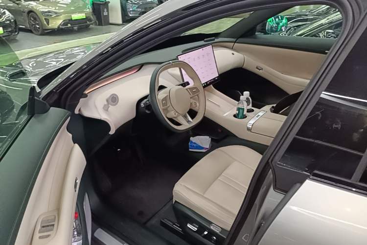 Used Xiaomi Auto YU7 2025 Ultra-Long Range Rear-Wheel Drive Version Driver Seat