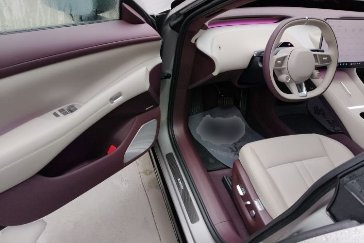 Used Xiaomi Auto YU7 2025 Ultra-Long Range High-Performance All-Wheel-Drive Max Edition Driver Seat