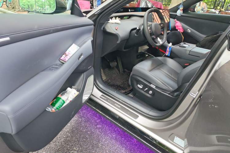 Used Xiaomi Auto YU7 2025 Ultra-Long Range High-Performance All-Wheel-Drive Max Edition Driver Seat
