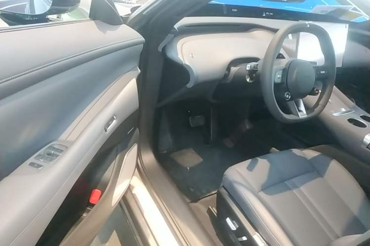 Used Xiaomi Auto YU7 2025 Ultra-Long Range All-Wheel Drive Pro Version Driver Seat