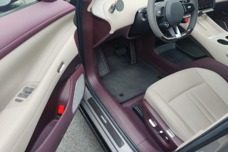 Used Xiaomi Auto YU7 2025 Ultra-Long Range High-Performance All-Wheel-Drive Max Edition Driver Seat