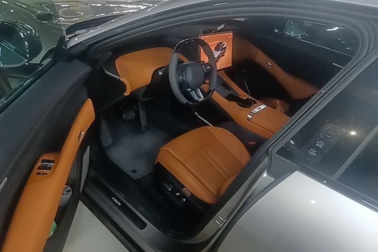 Used Xiaomi Auto YU7 2025 Ultra-Long Range High-Performance All-Wheel-Drive Max Edition Driver Seat
