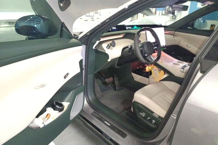 Used Xiaomi Auto YU7 2025 Ultra-Long Range High-Performance All-Wheel-Drive Max Edition Driver Seat