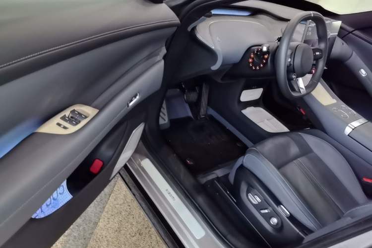 Used Xiaomi Auto YU7 2025 Ultra-Long Range Rear-Wheel Drive Version Driver Seat