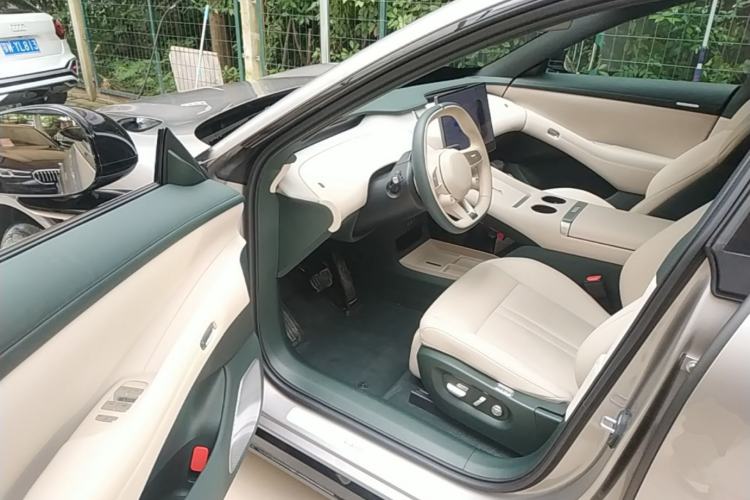 Used Xiaomi Auto YU7 2025 Ultra-Long Range Rear-Wheel Drive Version Driver Seat