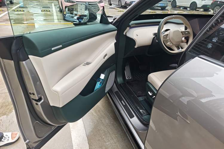 Used Xiaomi Auto YU7 2025 Ultra-Long Range High-Performance All-Wheel-Drive Max Edition Driver Seat