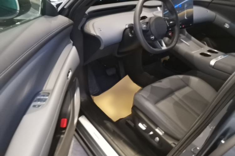 Used Xiaomi Auto YU7 2025 Ultra-Long Range High-Performance All-Wheel-Drive Max Edition Driver Seat