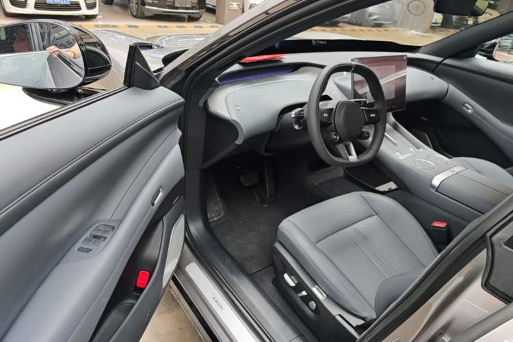 Used Xiaomi Auto YU7 2025 Ultra-Long Range All-Wheel Drive Pro Version Driver Seat
