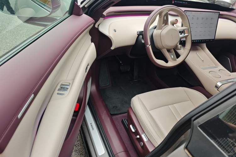 Used Xiaomi Auto YU7 2025 Ultra-Long Range Rear-Wheel Drive Version Driver Seat