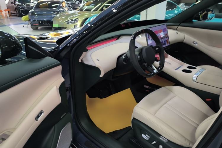 Used Xiaomi Auto YU7 2025 Ultra-Long Range High-Performance All-Wheel-Drive Max Edition Driver Seat