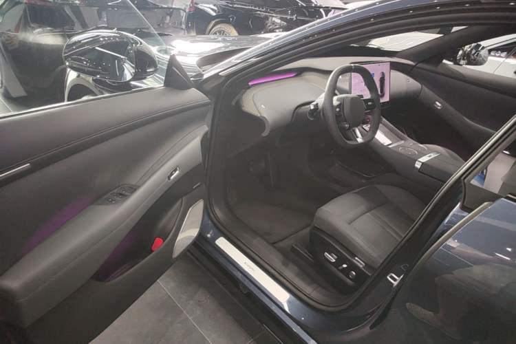 Used Xiaomi Auto YU7 2025 Ultra-Long Range High-Performance All-Wheel-Drive Max Edition Driver Seat