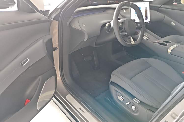 Used Xiaomi Auto YU7 2025 Ultra-Long Range Rear-Wheel Drive Version Driver Seat