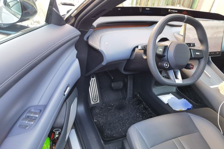 Used Xiaomi Auto YU7 2025 Ultra-Long Range Rear-Wheel Drive Version Driver Seat