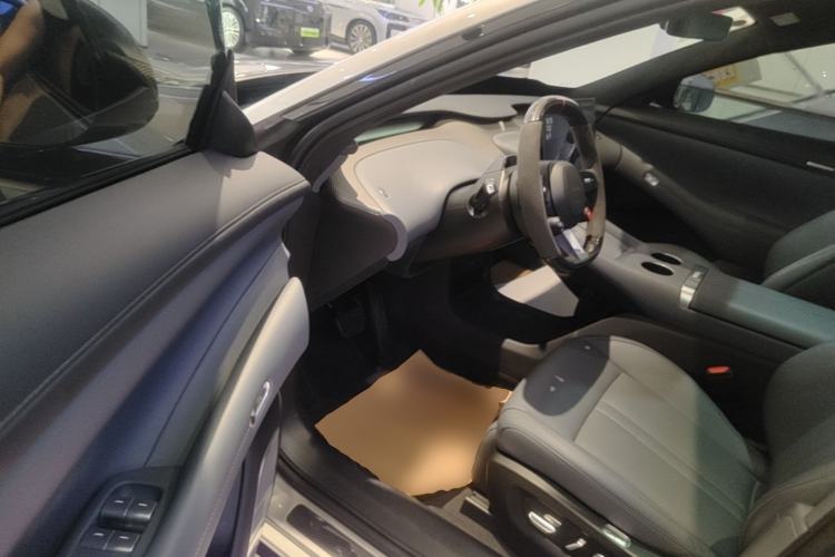 Used Xiaomi Auto YU7 2025 Ultra-Long Range High-Performance All-Wheel-Drive Max Edition Driver Seat