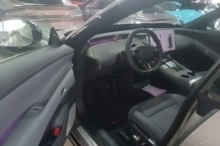 Used Xiaomi Auto YU7 2025 Ultra-Long Range Rear-Wheel Drive Version Driver Seat