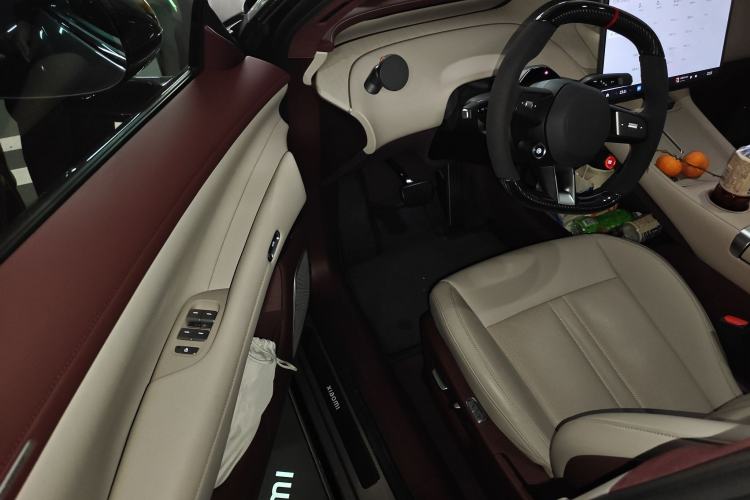 Used Xiaomi Auto YU7 2025 Ultra-Long Range High-Performance All-Wheel-Drive Max Edition Driver Seat