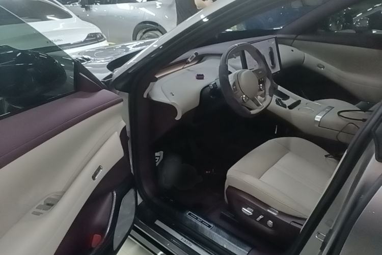 Used Xiaomi Auto YU7 2025 Ultra-Long Range All-Wheel Drive Pro Version Driver Seat