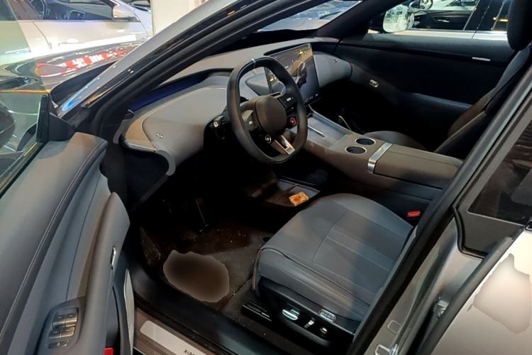 Used Xiaomi Auto YU7 2025 Ultra-Long Range Rear-Wheel Drive Version Driver Seat