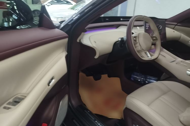Used Xiaomi Auto YU7 2025 Ultra-Long Range High-Performance All-Wheel-Drive Max Edition Driver Seat
