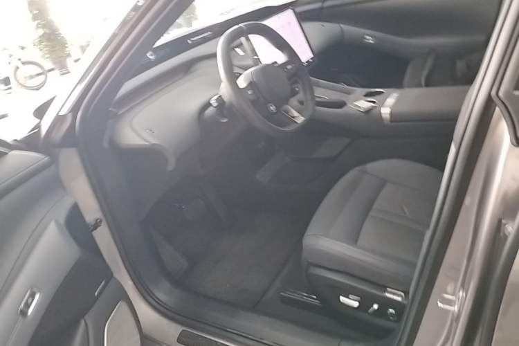 Used Xiaomi Auto YU7 2025 Ultra-Long Range High-Performance All-Wheel-Drive Max Edition Driver Seat