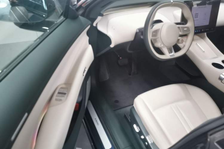 Used Xiaomi Auto YU7 2025 Ultra-Long Range High-Performance All-Wheel-Drive Max Edition Driver Seat