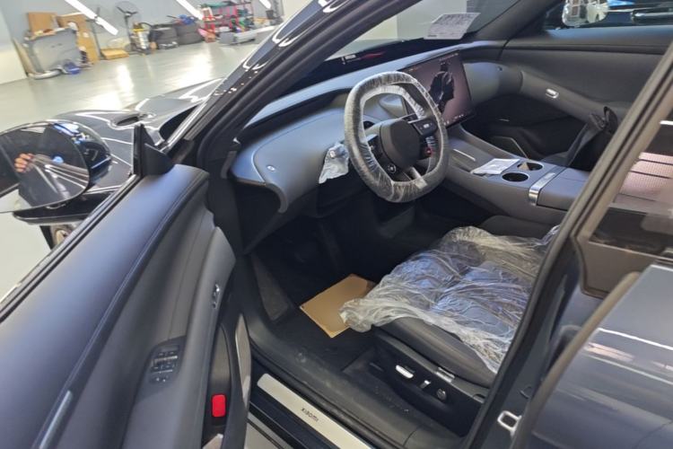 Used Xiaomi Auto YU7 2025 Ultra-Long Range High-Performance All-Wheel-Drive Max Edition Driver Seat