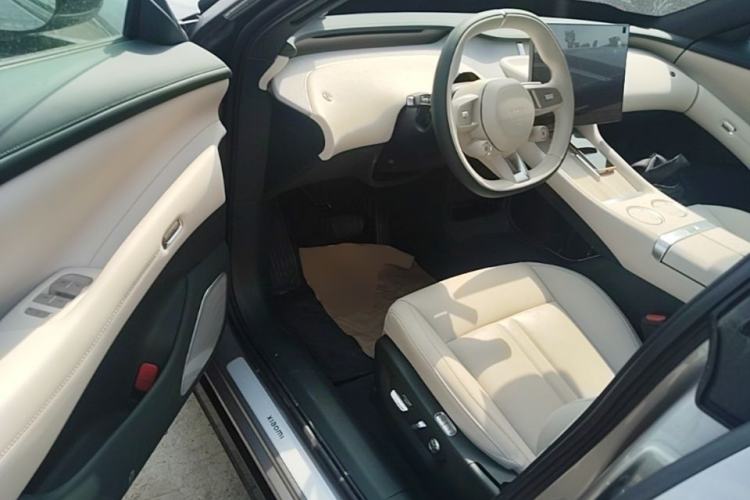 Used Xiaomi Auto YU7 2025 Ultra-Long Range Rear-Wheel Drive Version Driver Seat