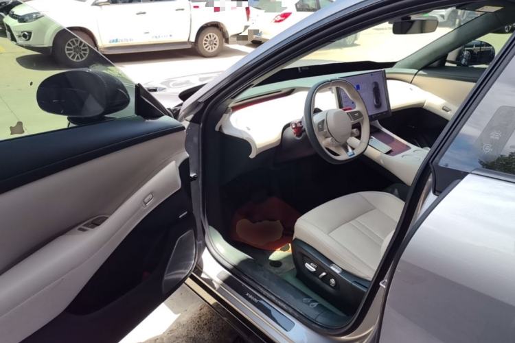 Used Xiaomi Auto YU7 2025 Ultra-Long Range High-Performance All-Wheel-Drive Max Edition Driver Seat
