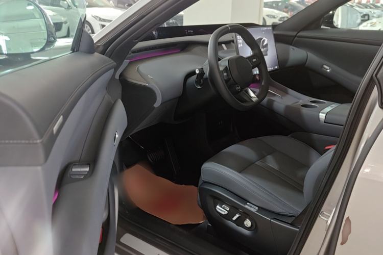 Used Xiaomi Auto YU7 2025 Ultra-Long Range Rear-Wheel Drive Version Driver Seat