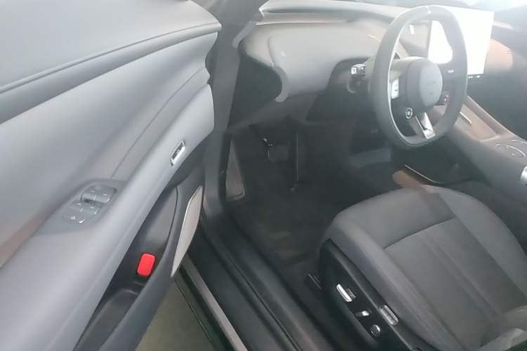 Used Xiaomi Auto YU7 2025 Ultra-Long Range Rear-Wheel Drive Version Driver Seat