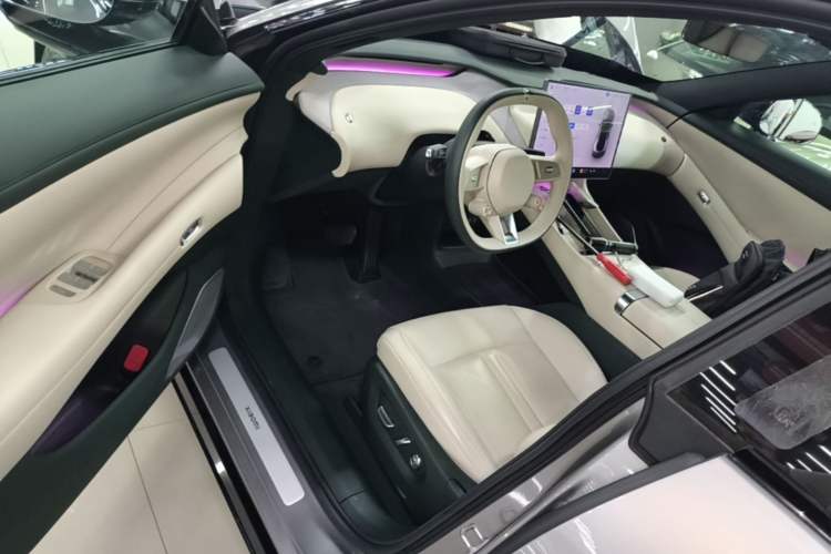 Used Xiaomi Auto YU7 2025 Ultra-Long Range Rear-Wheel Drive Version Driver Seat
