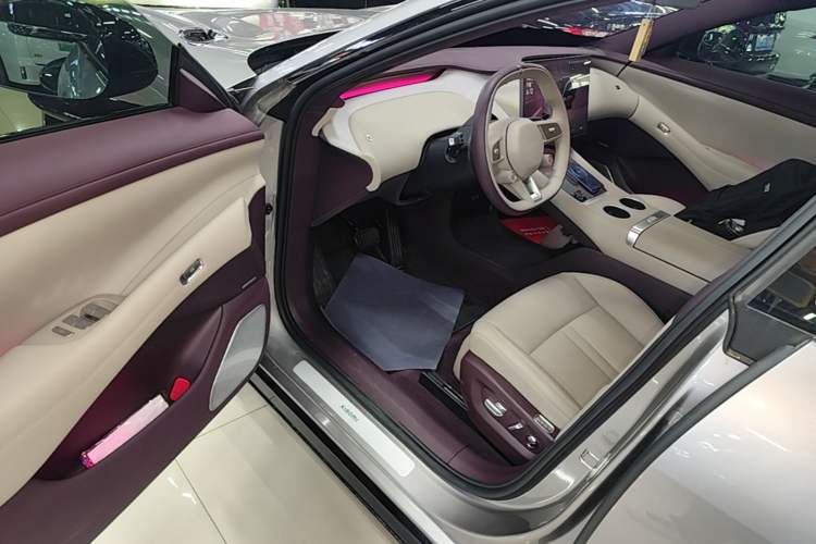 Used Xiaomi Auto YU7 2025 Ultra-Long Range All-Wheel Drive Pro Version Driver Seat