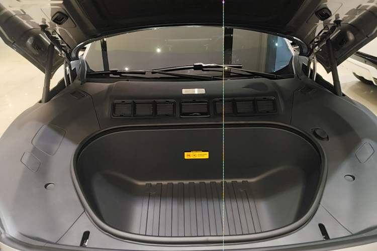 Used Xiaomi Auto YU7 2025 Ultra-Long Range High-Performance All-Wheel-Drive Max Edition Engine Bay