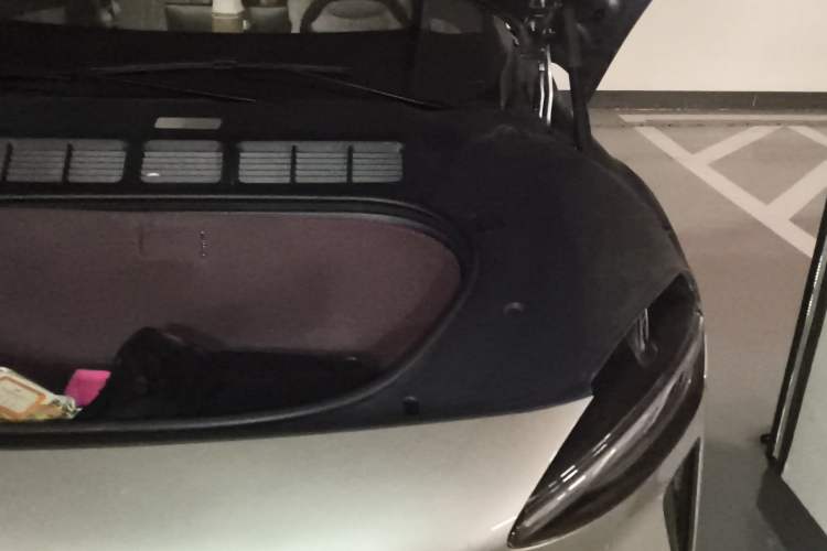 Used Xiaomi Auto YU7 2025 Ultra-Long Range Rear-Wheel Drive Version Engine Bay Left