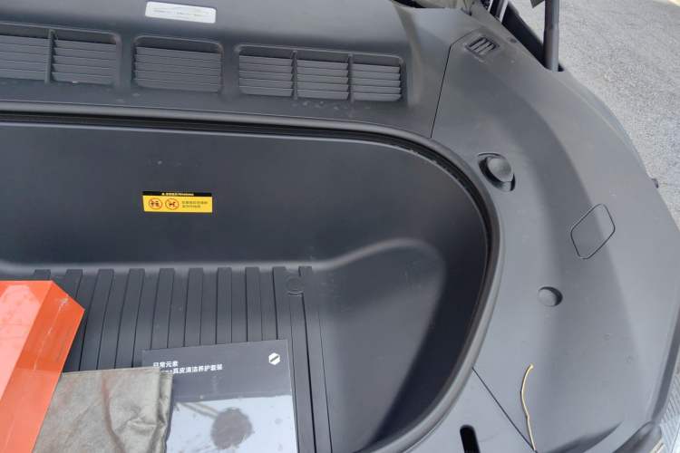 Used Xiaomi Auto YU7 2025 Ultra-Long Range High-Performance All-Wheel-Drive Max Edition Engine Bay Left