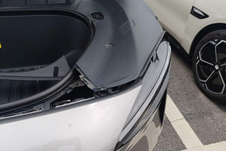 Used Xiaomi Auto YU7 2025 Ultra-Long Range High-Performance All-Wheel-Drive Max Edition Engine Bay Left