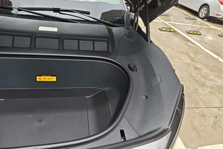 Used Xiaomi Auto YU7 2025 Ultra-Long Range High-Performance All-Wheel-Drive Max Edition Engine Bay Left
