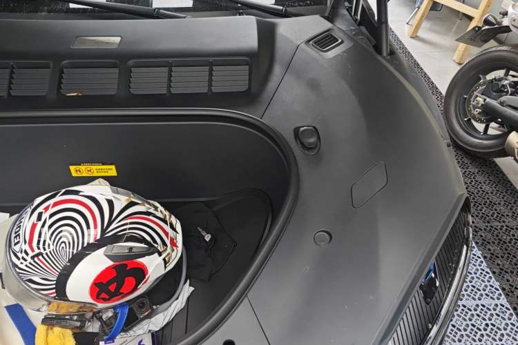 Used Xiaomi Auto YU7 2025 Ultra-Long Range High-Performance All-Wheel-Drive Max Edition Engine Bay Left