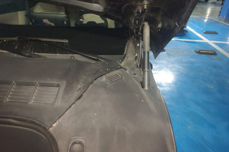 Used Xiaomi Auto YU7 2025 Ultra-Long Range High-Performance All-Wheel-Drive Max Edition Engine Bay Left