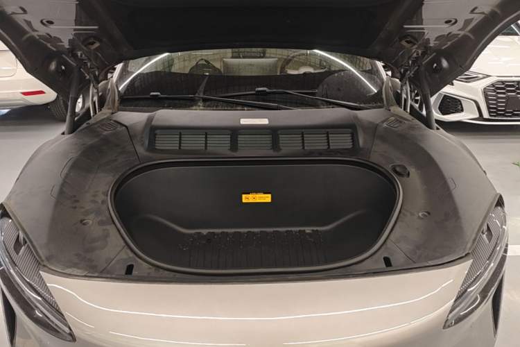Used Xiaomi Auto YU7 2025 Ultra-Long Range High-Performance All-Wheel-Drive Max Edition Engine Bay
