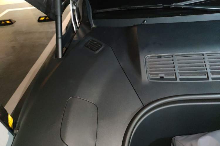 Used Xiaomi Auto YU7 2025 Ultra-Long Range High-Performance All-Wheel-Drive Max Edition Engine Bay Right