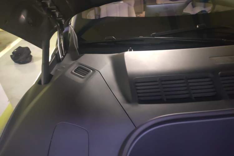 Used Xiaomi Auto YU7 2025 Ultra-Long Range High-Performance All-Wheel-Drive Max Edition Engine Bay Right