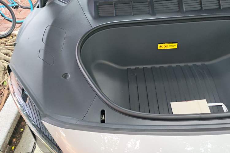 Used Xiaomi Auto YU7 2025 Ultra-Long Range High-Performance All-Wheel-Drive Max Edition Engine Bay Right