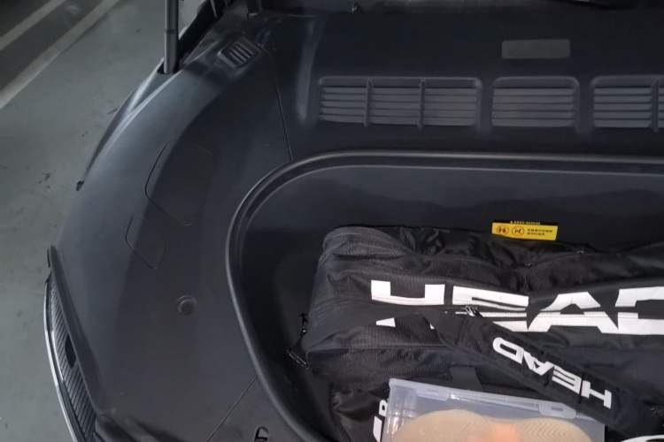 Used Xiaomi Auto YU7 2025 Ultra-Long Range High-Performance All-Wheel-Drive Max Edition Engine Bay Right