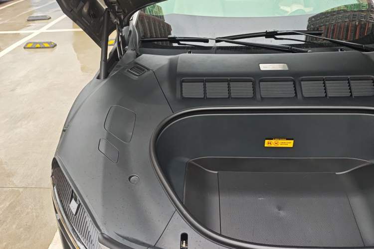 Used Xiaomi Auto YU7 2025 Ultra-Long Range High-Performance All-Wheel-Drive Max Edition Engine Bay Right