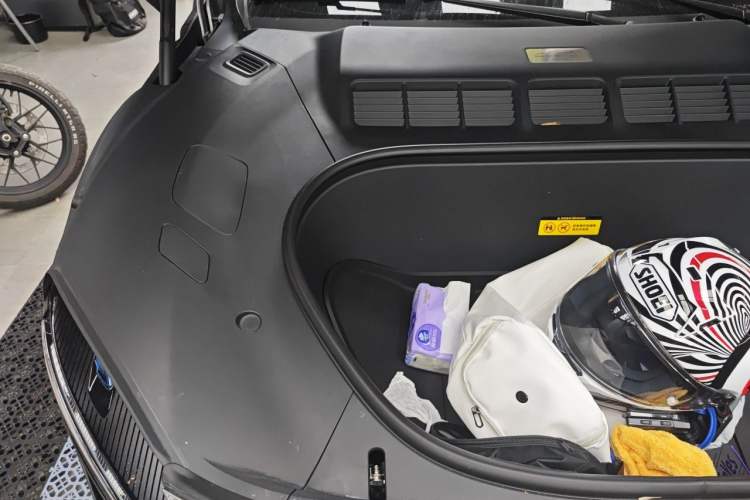 Used Xiaomi Auto YU7 2025 Ultra-Long Range High-Performance All-Wheel-Drive Max Edition Engine Bay Right