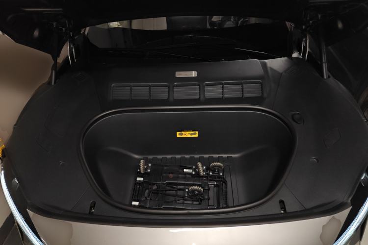 Used Xiaomi Auto YU7 2025 Ultra-Long Range High-Performance All-Wheel-Drive Max Edition Engine Bay