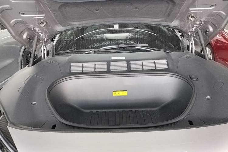 Used Xiaomi Auto YU7 2025 Ultra-Long Range High-Performance All-Wheel-Drive Max Edition Engine Bay