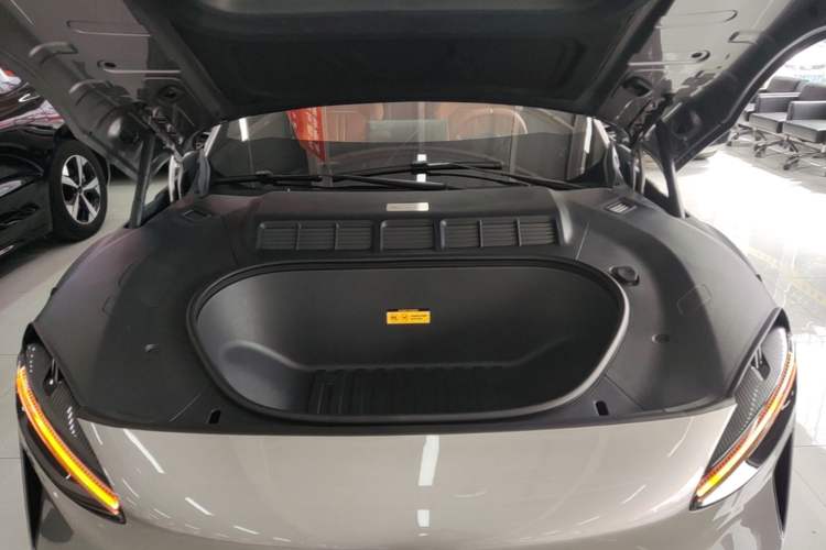 Used Xiaomi Auto YU7 2025 Ultra-Long Range High-Performance All-Wheel-Drive Max Edition Engine Bay